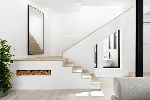 Retreat To A Stylish Concept House In Porto - Porto