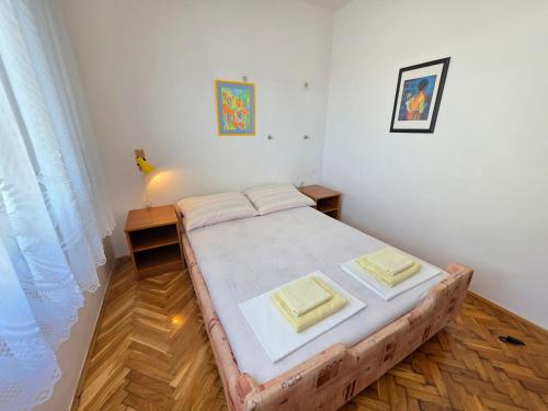 BED Apartment with 3 bedrooms and balcony - image 4