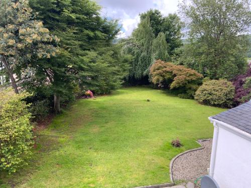 Вид, Kilmory Garden by the Loch in Лохгілпхед
