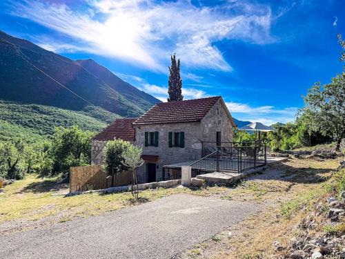 Heritage house Bašić (Heritage house Basic) in Rašćane
