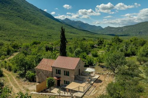 Heritage house Bašić (Heritage house Basic) in Rašćane