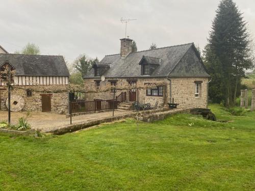 Mill House with leisure lake in Saint-Cyr-du-Bailleul