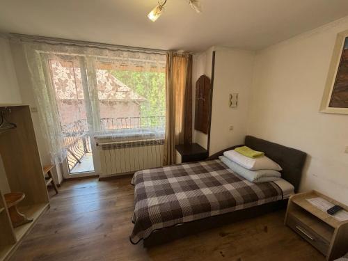 Zatishok Guest House in Rakhiva