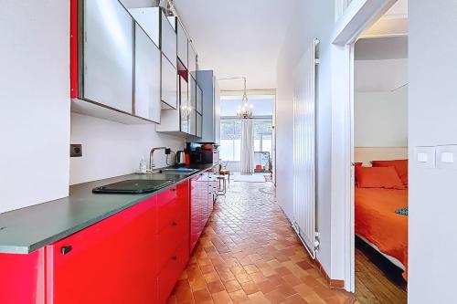 Apartment with garden in the heart of Montmartre - image 2