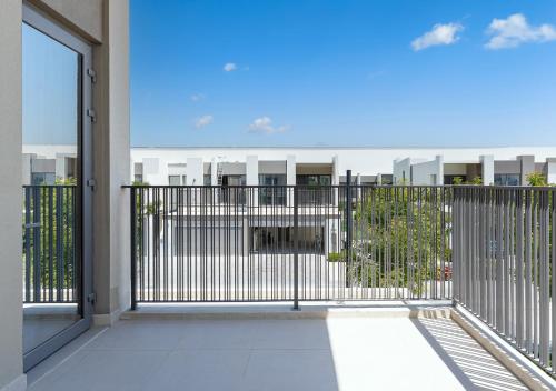 Allsopp & Allsopp - 4-Bedroom plus maid's room Villa in Aura Gardens Tilal Al Ghaf - - image 7