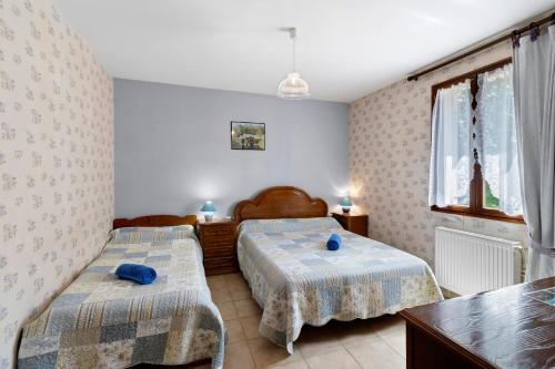 1 double bed, 1 twin bed