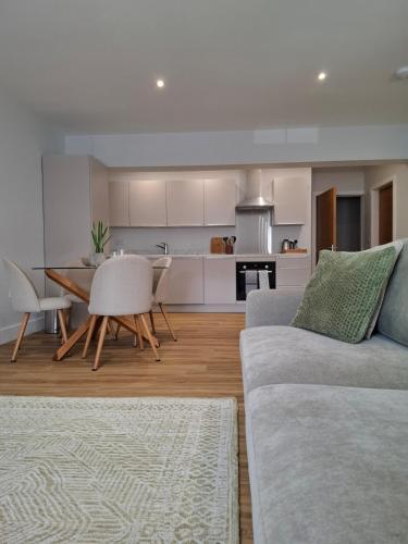 Spacious Modern Apartment at The Market Place