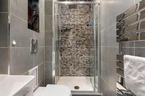 Apartment - Sleeps 7 - Paddington Station 5 mins - image 4