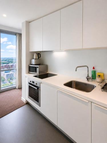 Stylish City View Apartment At Rotunda 3 in Castle Bromwich