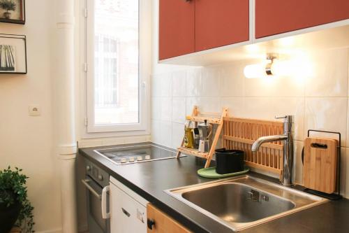 Quiet charming Pigalle-Abbesses flat - image 6