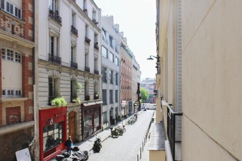 Quiet charming Pigalle-Abbesses flat - image 11