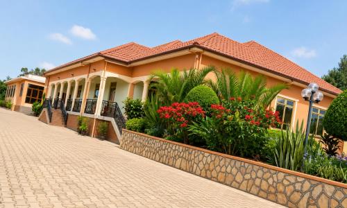 Tropical gardens Hotel kyenjojo in Kyenjojo