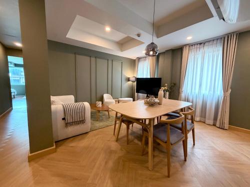 Upscale 3 bed 3 bath suite 1 min to BTS Prompong - image 13