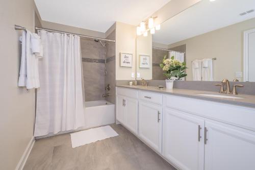 5BR Town House with Pool 4975AN - image 3