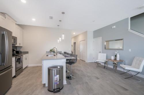 5BR Town House with Pool 4975AN - image 2