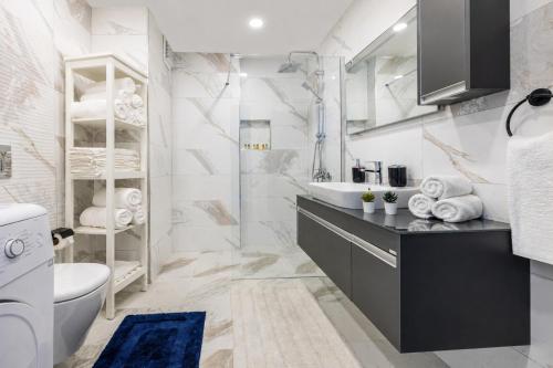 Bosphorus View Apt with 2 Terraces At Monnas Suite - image 3