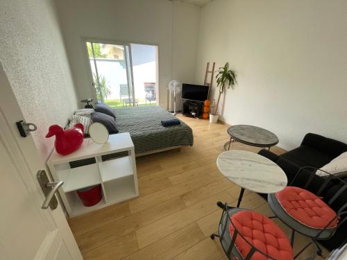 Grande Chambre avec parking possible en supplément, BORDEAUX BASTIDE – khách sạn tại La Bastide