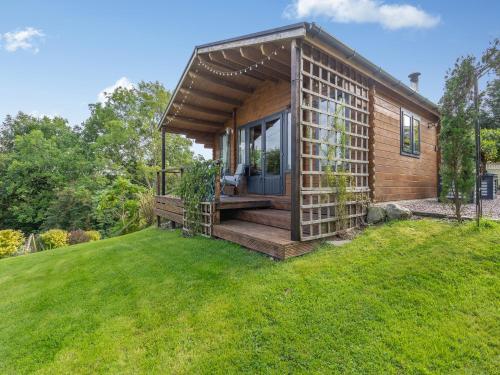 The Cabin Cefn Mawr – khách sạn tại Llanllwchaiarn