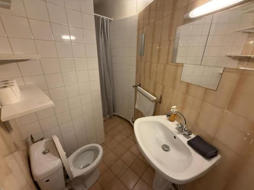 Classic Studio Retreat in Le Marais with Netflix - main image