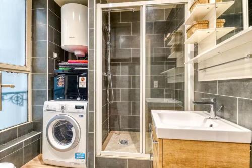Studio 32 m in Paris with Wifi 4 people - image 5