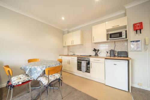Lelola Lodge in West Bournemouth