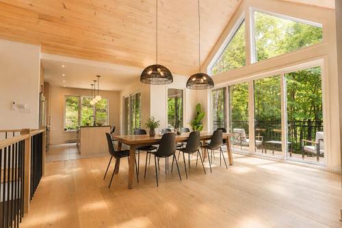 Spa & Babyfoot - Chalet BOREA in Saint-Faustin-Lac-Carré (QC)