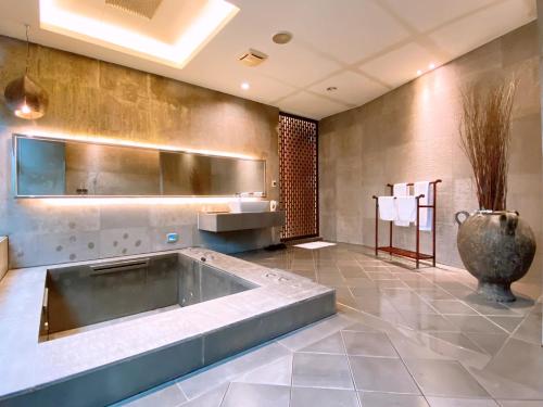 Bathroom, Orient Luxury Villa Motel in Huwei Township