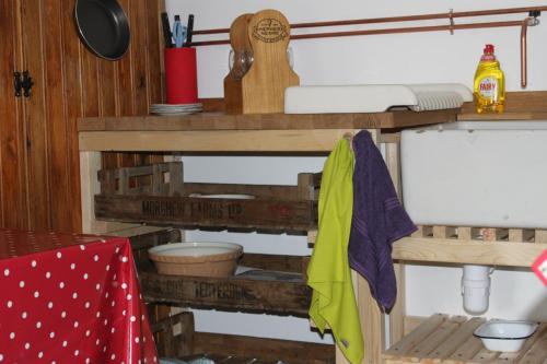 köök, The Old Apple Shed cosy heated cottage in a meadow close to the charming village of Bethersden in Bethersden