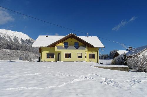 Apartment with Mountain View