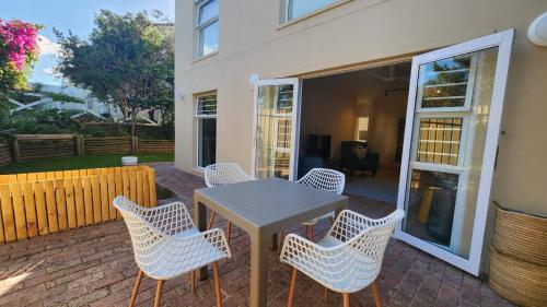 Seaside apartment 500meters from beach - image 5