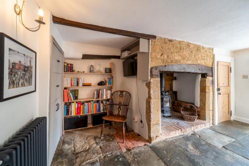 Iekārtas, Characterful Grade II Listed Cottage in Bodicote - Pass the Keys in Bodicote