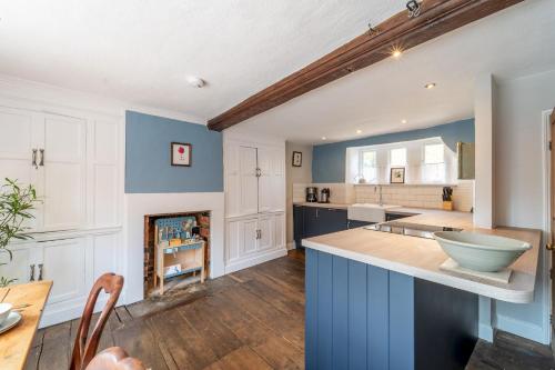 Iekārtas, Characterful Grade II Listed Cottage in Bodicote - Pass the Keys in Bodicote