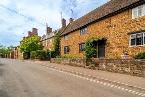 Viesnīcas āriene, Characterful Grade II Listed Cottage in Bodicote - Pass the Keys in Bodicote