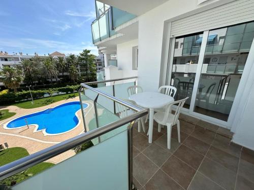Bonito apartamento con piscina comunitaria AV 92 – khách sạn tại Roses