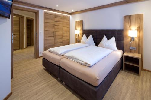2 bedrooms, 4 beds