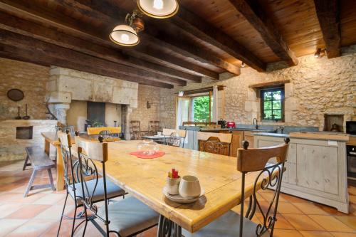 Maison Les Rocailles in Saint-Martin-des-Combes