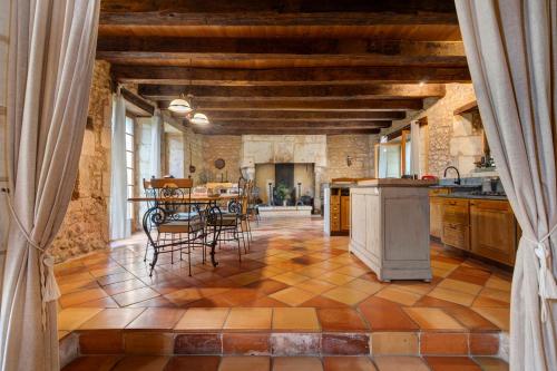 Maison Les Rocailles in Saint-Martin-des-Combes