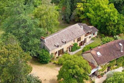 Maison Les Rocailles in Saint-Martin-des-Combes
