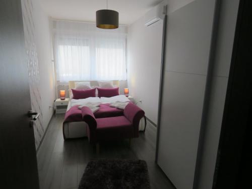 Deluxe Apartment image 2