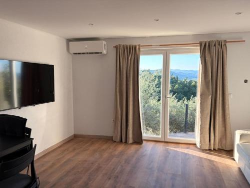Studio villa in the center of the village of Sarzedas with pool gîte à louer Aboboreira