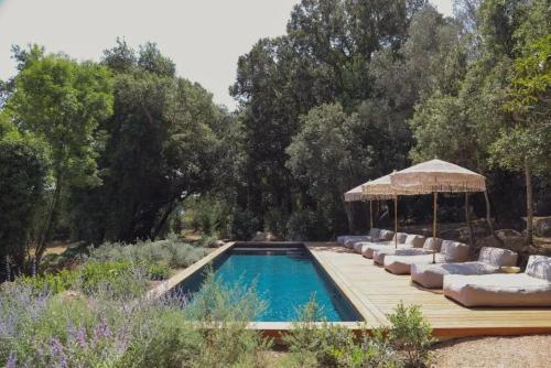 Spacieuse villa avec piscine privée à Porto-Vecchio – khách sạn tại Bala