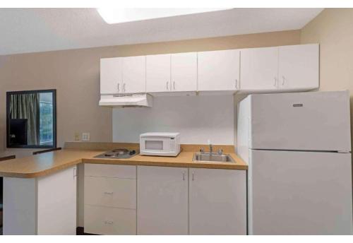 Motel 6 Suites Memphis Airport TN - image 3