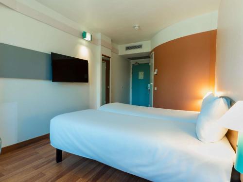 2 twin beds