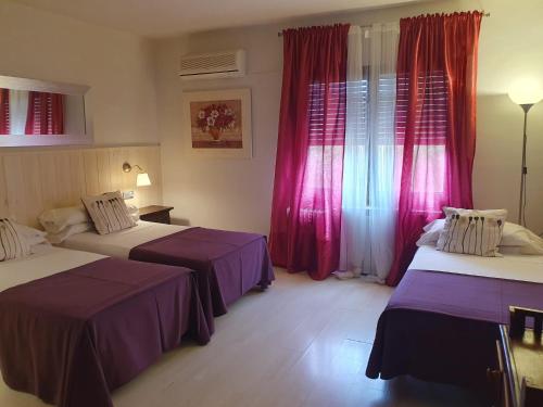 3 twin beds