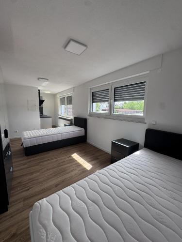 2 twin beds