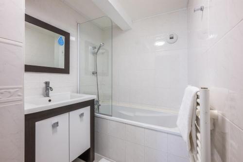 2 bedrooms, 3 beds