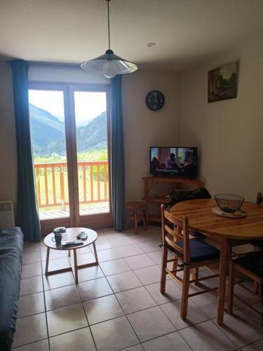 Bel appartement à la Montagne (Bel appartement a la Montagne) in Cervieres (Hautes Alpes)