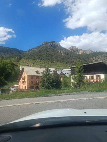 Bel appartement à la Montagne (Bel appartement a la Montagne) in Cervieres (Hautes Alpes)