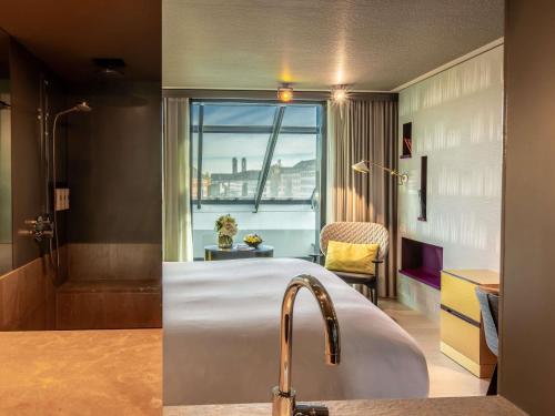 room detail thumbnail 2