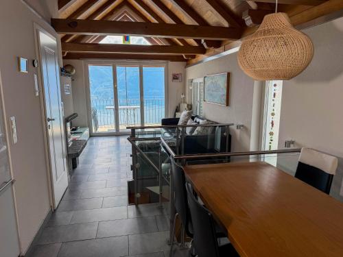 Panorama Apartment mit Balkon & Seesicht in Brione sopra Minusio, Schweiz